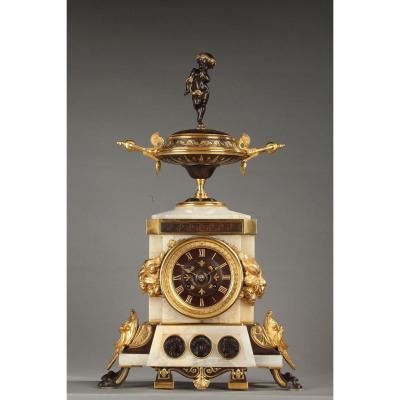 Neo-etruscan Pendulum