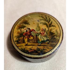 Snuffbox In Magnifying Glass "couple Of Dancing Villagers"