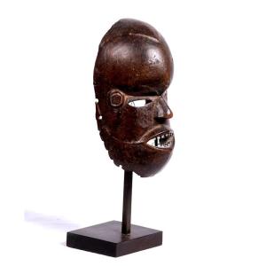 Boki Culture, Nigeria - Smiling Wooden Mask With Shiny Brown Patina And Metal