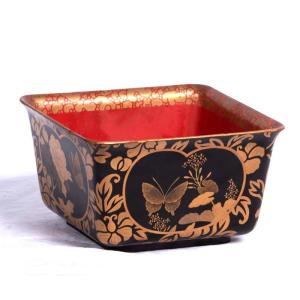 Japan, Meiji Era - Quadrilobed Lacquer Cup Decorated With Butterfly, Bird And Vegetation