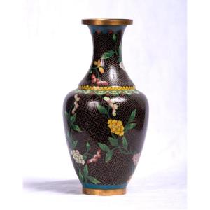 Early 20th Century - Vase Decorated With Flowers In Cloisonne Enamels On A Black Background