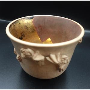 Japan, 19th Century - Stoneware Chawan Decorated With Dragons And Baku, Crabs, Gold Lacquered Interior