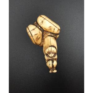 Japan, Mid-edo Period (1603–1868) - Netsuke In Antler "bundle Carrier" (shunga)