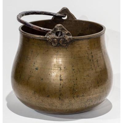 Haute Epoque Cauldron With Mascarons In Patinated Bronze - 17th Century