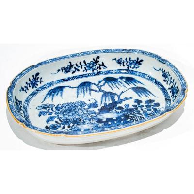 China 18th Century - White Blue Porcelain Dish With Garden Decoration And Peony