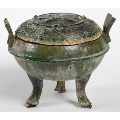 China Han Style - Green Tripod Ding Covered Pot With Fish Decoration