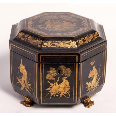 Imposing Decorated Octagonal Tea Box - China Or Japan, Late 19th Century