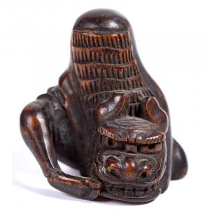 Japan Meiji Era - Wooden Netsuke Representing A Kabuki Actor Disguised As A Lion Dog