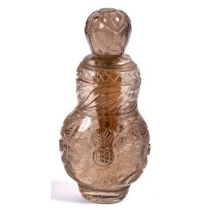 China 19th Century - Chinese Snuffbox In Carved Smoky Quartz Incised With A Floral Pattern