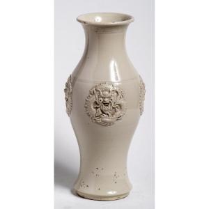 China 18th Century - Vase Decorated With Dragons Forming Medallions 