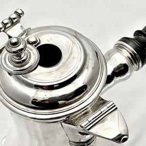 Amiens 1755 , Chocolate Pot, Sterling Silver , Jean Guidé (1717-1780), Tripod Coffee Pot