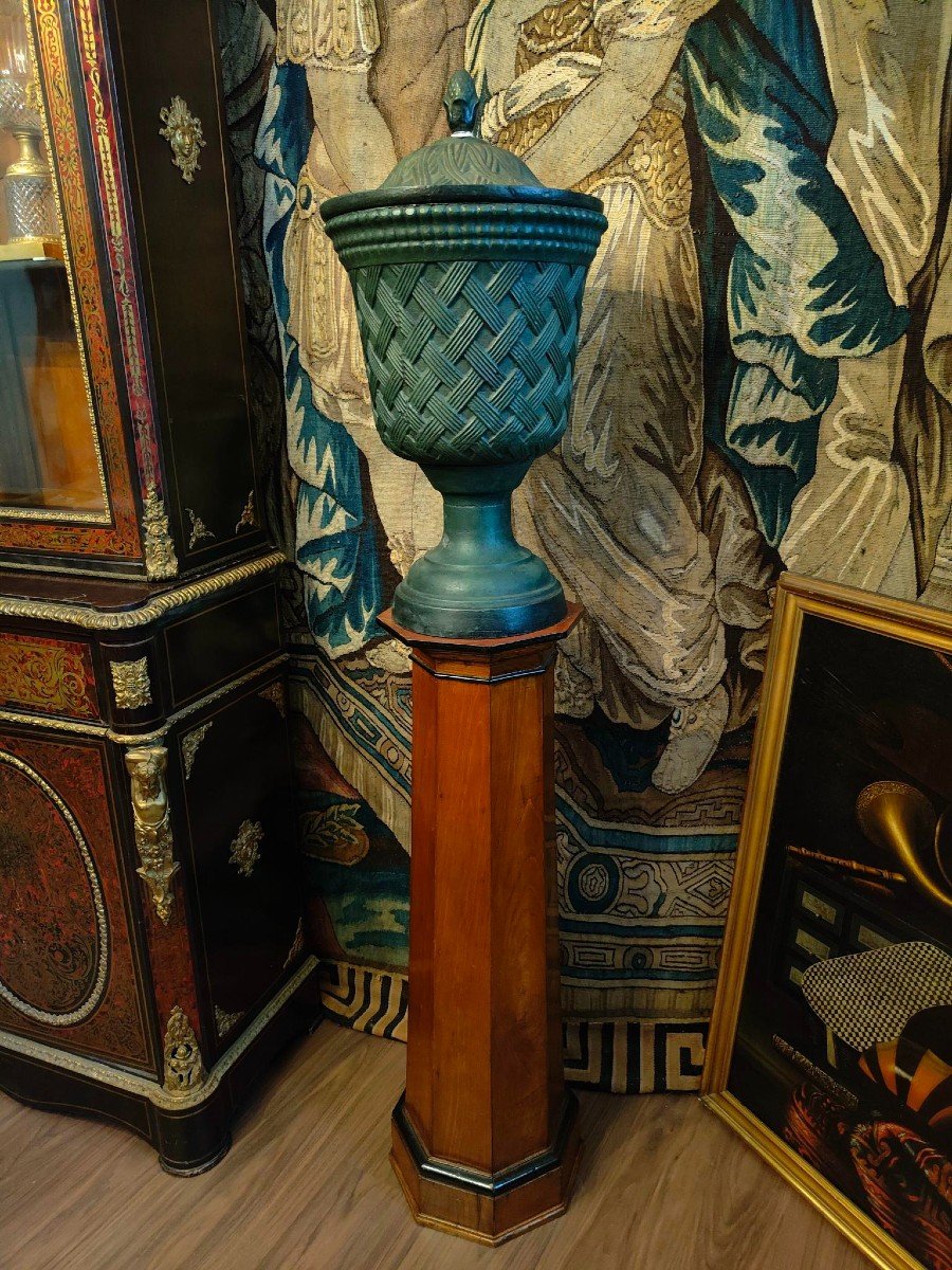  Coppia di vasi in ghisa con coperchio e colonne in legno.-photo-3
