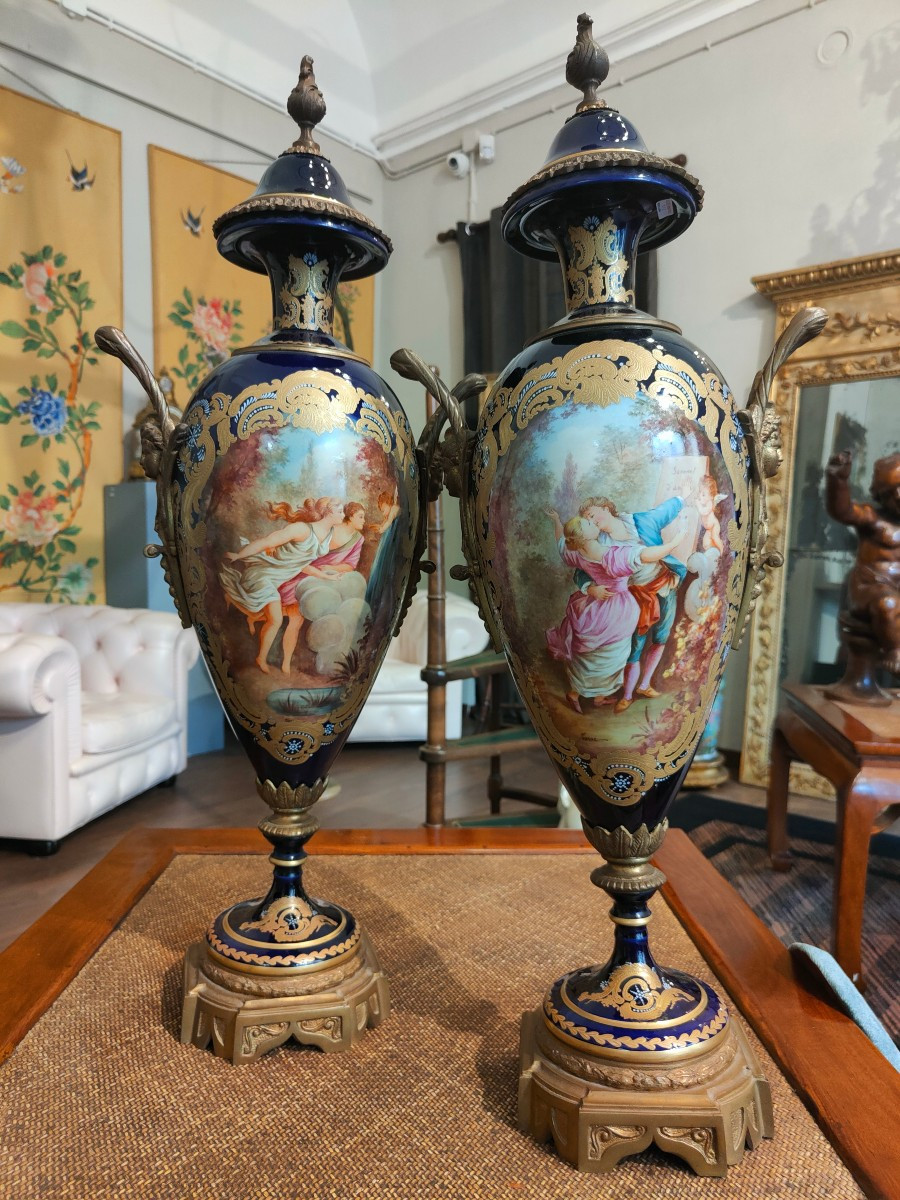 Coppia di vasi in porcellana di Sevres 