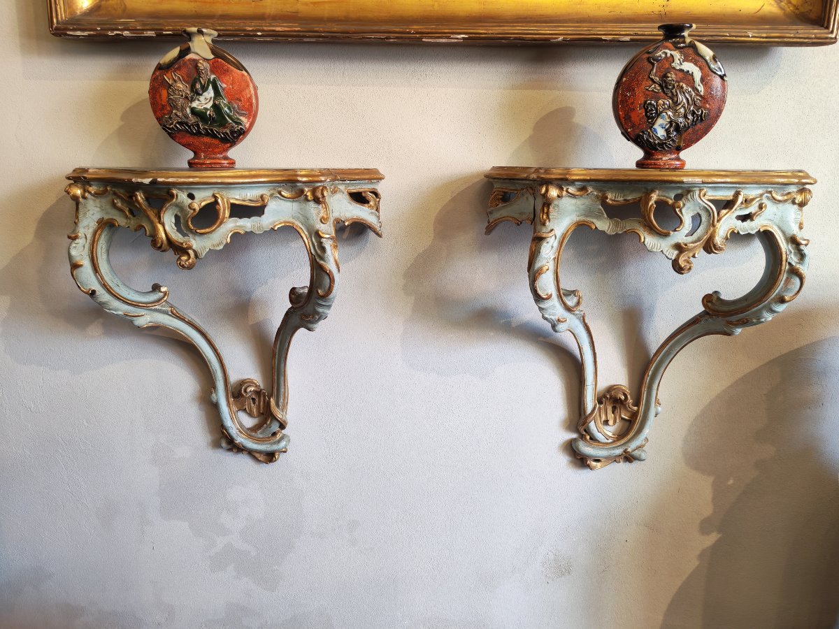 Coppia di piccole consolle veneziane