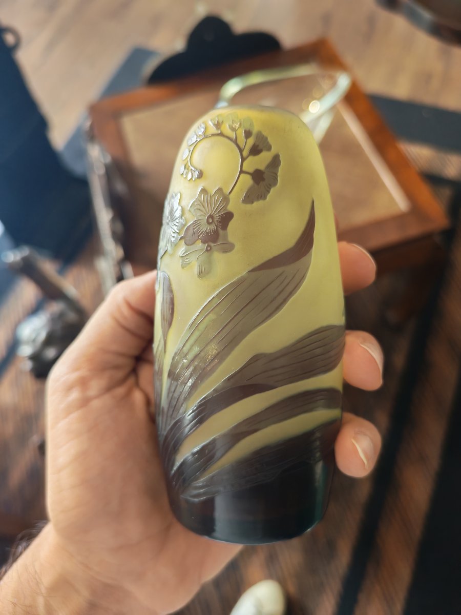 Vaso in pasta di vetro stratificata, attribuibile allo stile Art Nouveau di Émile Gallé. Il cor-photo-3