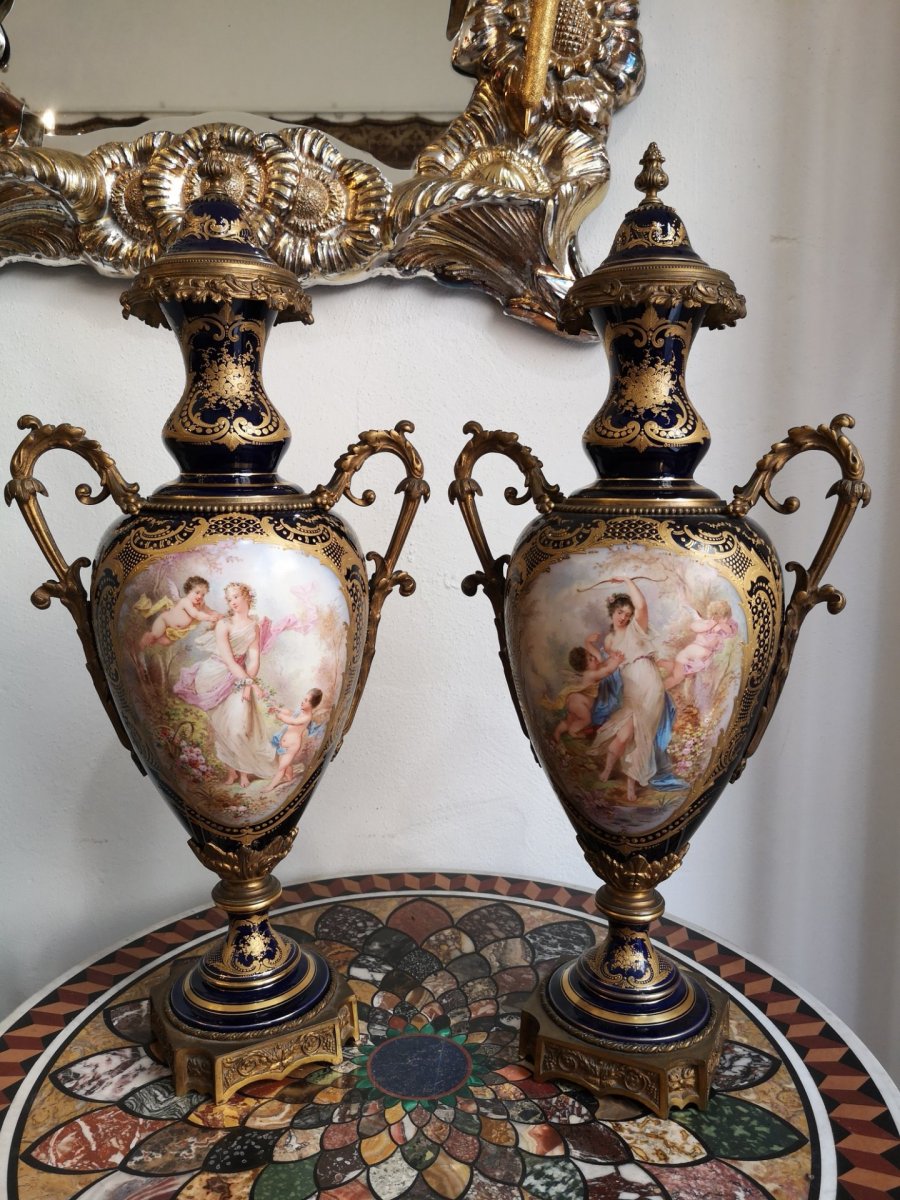 Paire De Vases En Porcelaine De Sevres, signees: Poitevin