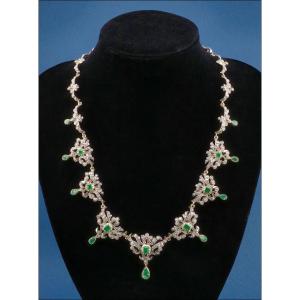 Vintage Necklace In 18k Gold With 17 Emeralds And 250 Diamonds, Circa 1950