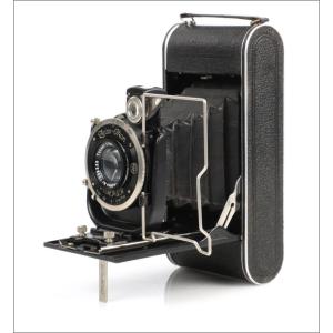Vintage Zeiss Ikon Cocarette 519/15 Special Camera. Dresden, Germany, Circa 1930