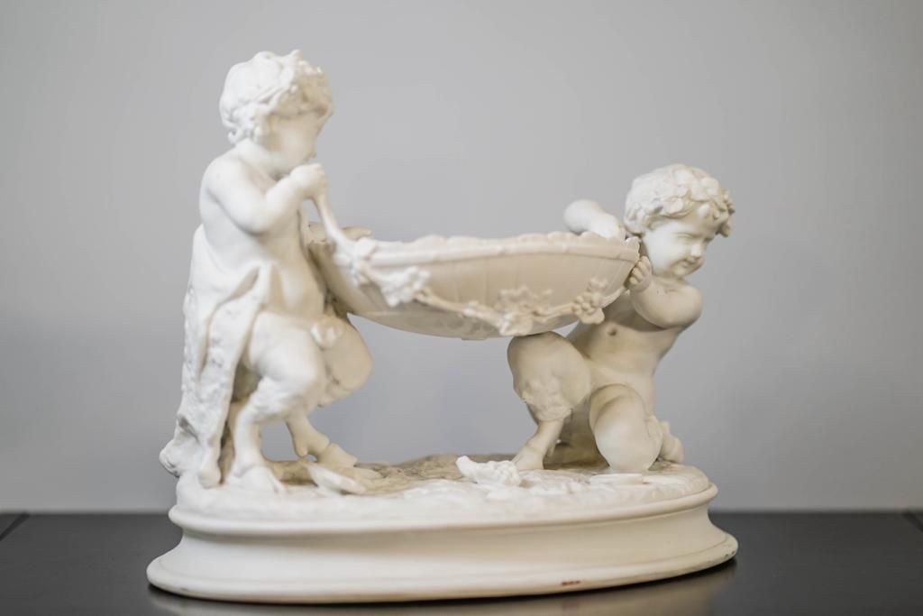 Centro tavola in porcellana bianca “biscuit”