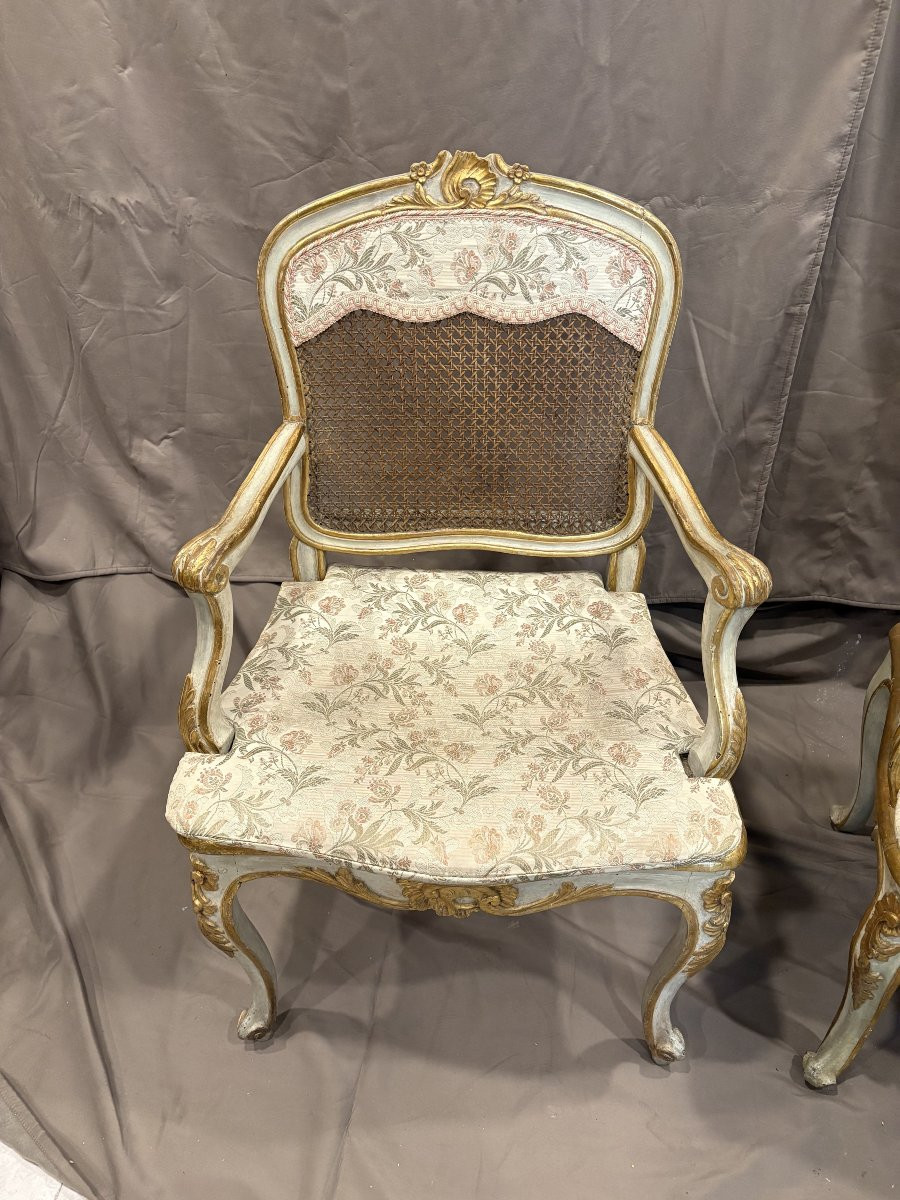 Coppia di poltrone in legno laccato e dorato-photo-1