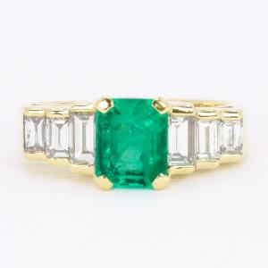 Muzo 1.9 Carat Art Deco Yellow Gold Ring With Colombian Emerald Diamonds