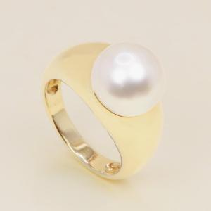 Tecla Yellow Gold Dome Ring With Button Pearl