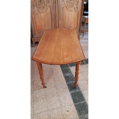 Table 4 Feet In Light Oak Shutters, Mounted On Castors