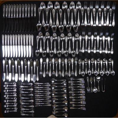 Important Empire Style Housewife 186 Pieces