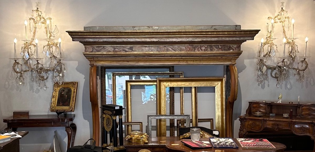 Cornice di camino Toscana del 1.700 in legno marmorizzato e parti in oro.-photo-3