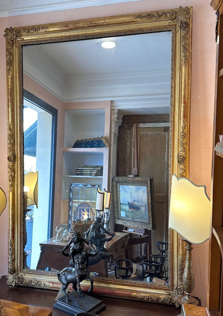 Grande specchiera Francese della fine dell’ottocento con cornice integra finitura foglia oro. 