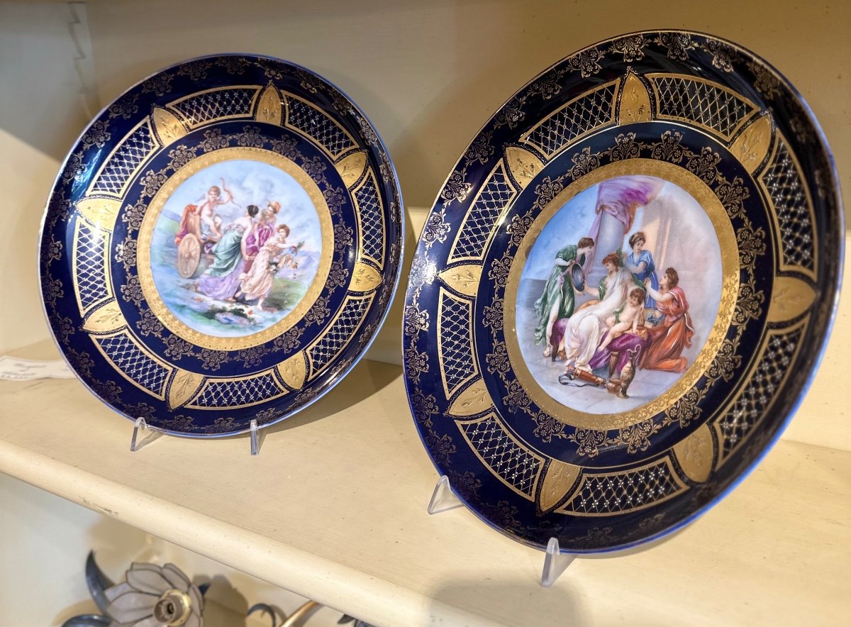 Coppia di Piatti Austriaci, in Porcellana, decorati con pigmenti in oro fine ‘800 inizio ‘900. -photo-1