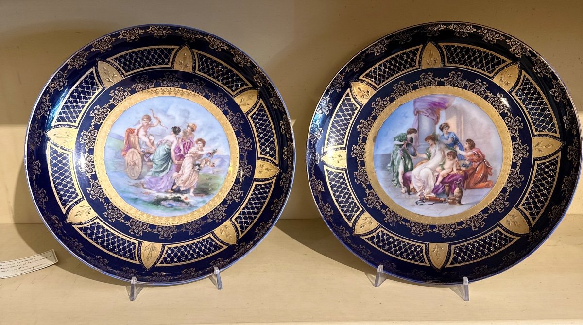 Coppia di Piatti Austriaci, in Porcellana, decorati con pigmenti in oro fine ‘800 inizio ‘900. -photo-2