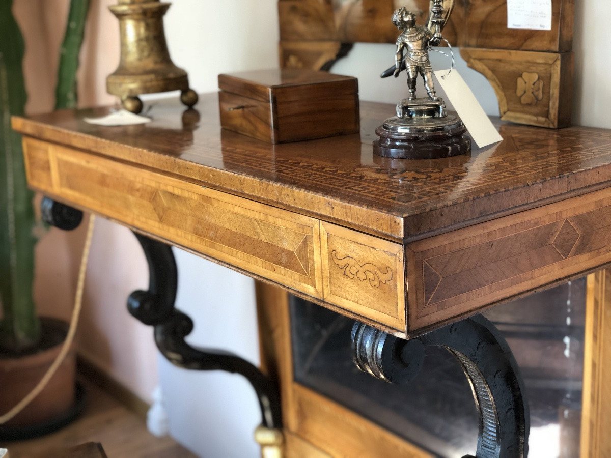 Consolle Biedermeier XIX in noce e radica di noce lastronata con intarsi in acero e decori.-photo-3