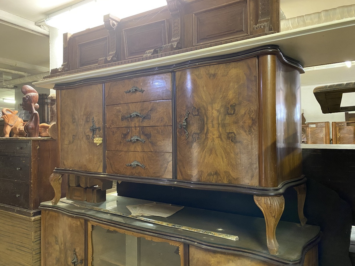 Credenza in radica di noce con fianchi mossi piano Ebanizzato con vetro sagomato. -photo-4