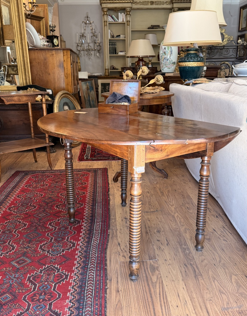 Tavolo ovale a bandelle, in Noce fine ‘800.