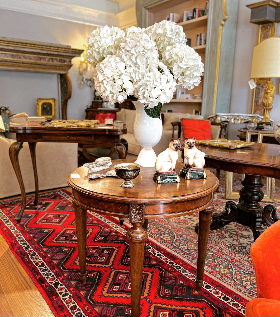 Tavolinetto tondo in noce fine ottocento 