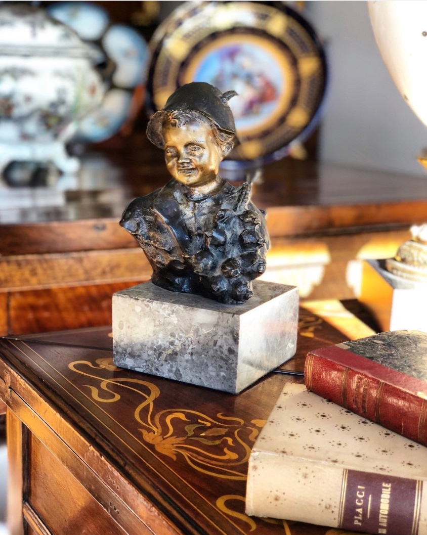 Scultura in bronzo raffigurante un fanciullo, firmata Giovanni De Martino (fine XIX – inizi XX)