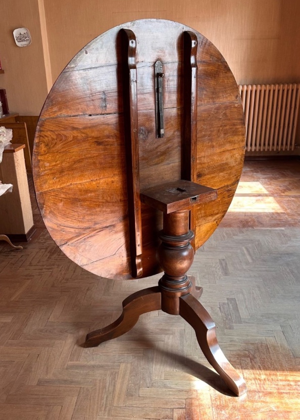 Tavolo a vela in noce – Fine ’800