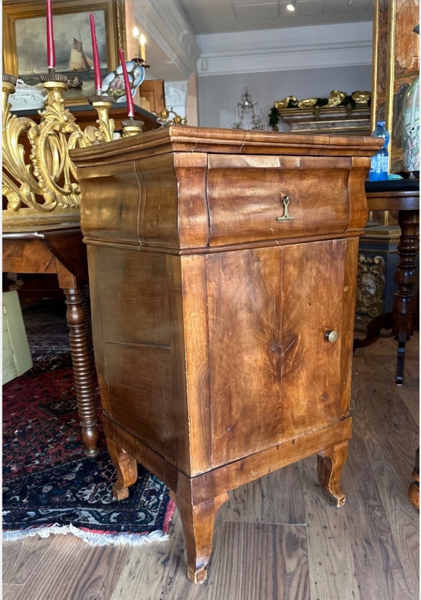 Comodino Veneto in Noce e Radica – Primo ’800