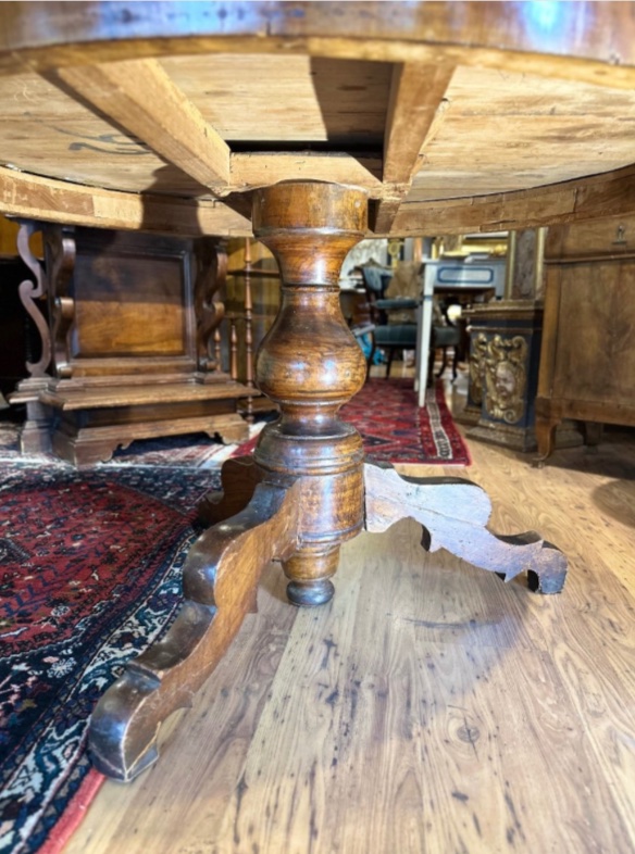 Tavolo Rotondo in Noce con Intarsi – Italia Centrale, Inizio XIX Secolo-photo-3