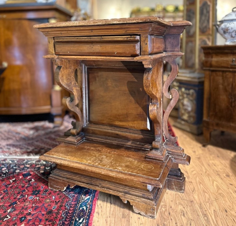 Inginocchiatoio Antico in Massello di Noce – Epoca XVII/XVIII Secolo-photo-3