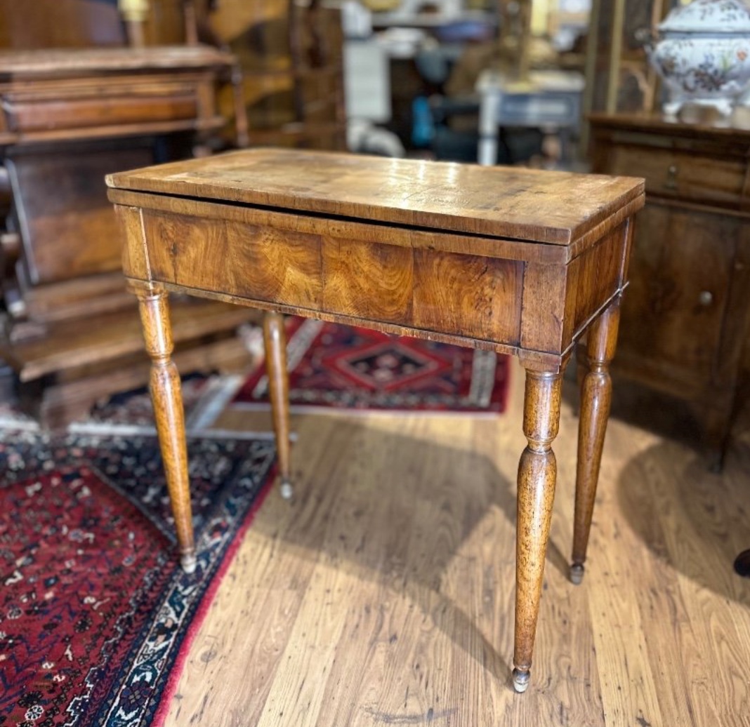 Tavolo da gioco antico in noce – Epoca metà Ottocento