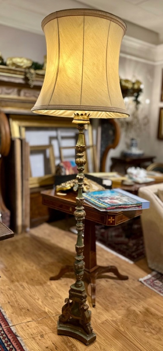 Torciera in legno, primi ’800, in lacca e oro con paralume in tessuto-photo-2