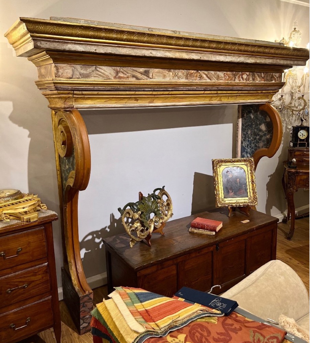 Cornice di camino toscana del XVIII secolo, realizzata in legno finemente intagliato e decorato-photo-2