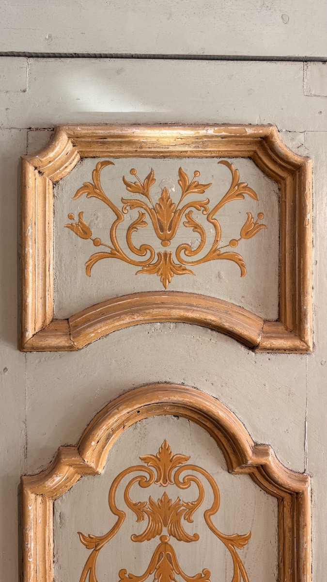 Porta antica con stipite e cardini originali, finemente decorata, di provenienza napoletana.-photo-1