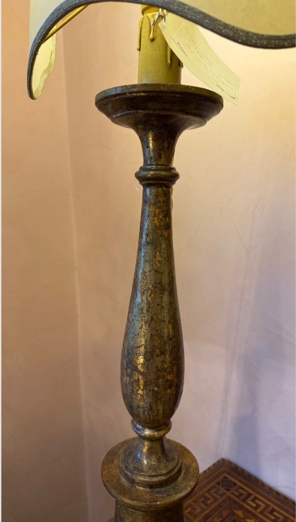 Coppia di candelieri in legno dorato con ventola in pergamena – Toscana, primo Ottocento-photo-3