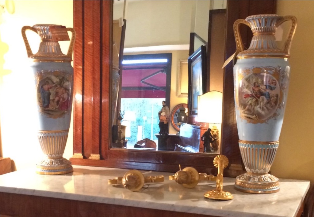 Coppia di vasi decorativi in porcellana, manifattura francese, stile Sèvres, XVIII–XIX secolo-photo-2