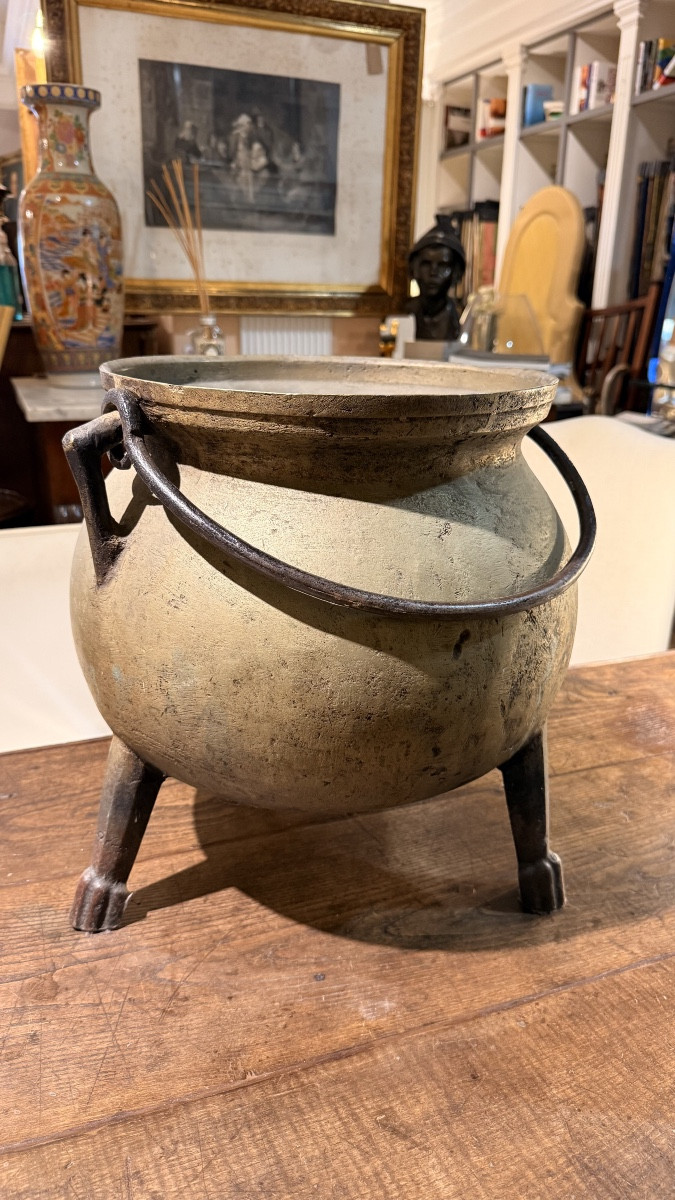 Antico paiolo in bronzo a tre piedi – XVIII secolo
