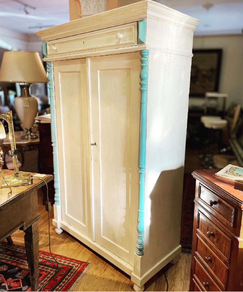 Armadio Luigi Filippo laccato – fine XIX secolo