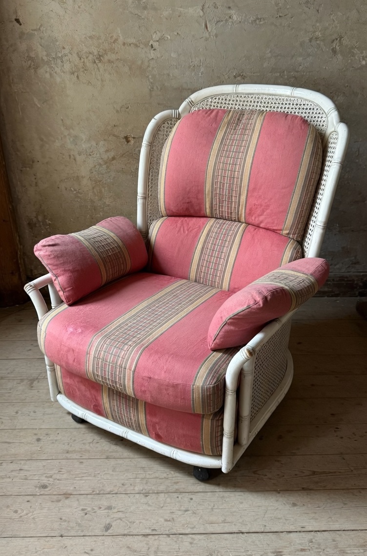 Poltrone modello 6170 prodotte da Giorgetti